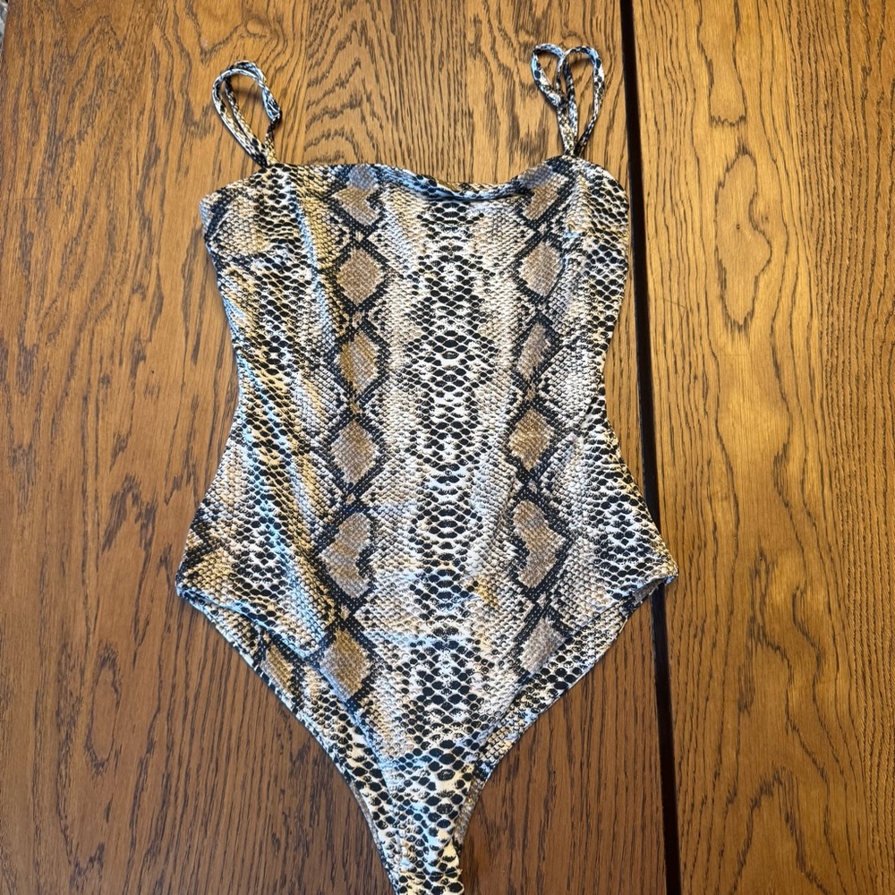 Princess Polly Snakeskin Bodysuitโ in Black and Brown Size 2